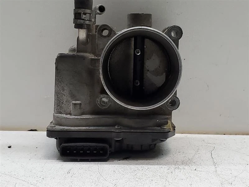 2008 Toyota Tacoma Throttle Body 2.7L 4 Cylinder 2TRFE Engine OEM - Image 1 of 4