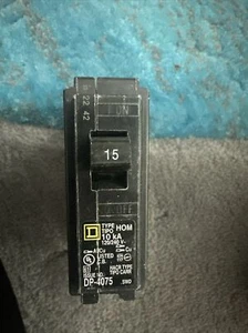 Disyuntor Homeline de 15 amperios de un polo HOM115CP, interruptores D cuadrados 120/240 VAC - Imagen 1 de 1