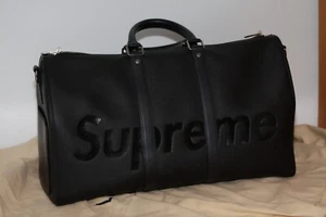 Louis Vuitton X ๐ฅ SUPREME ๐ฅ Keepall Bandouliere 55 Epi Black BNWT brand new - Picture 1 of 8
