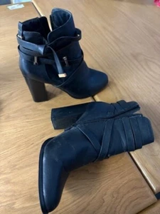 Miss Selfridge black ankle boots size 7 chunky 3 1/2 inch heel *pre-owned* - Picture 1 of 6