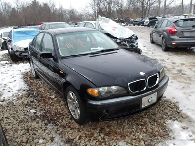 Rear Bumper Sedan Canada Market Without M-tech Fits 02-05 BMW 320i 2044772 Foto 1 de 4