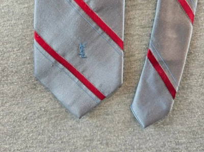 Corbata vintage Yves Saint Laurent a rayas roja y plateada de 3" de ancho diseñador Foto 1 de 4