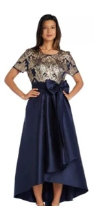 Vestido alto-bajo adornado con lentejuelas manga corta talla grande R&M Richards para mujer - Imagen 1 de 8