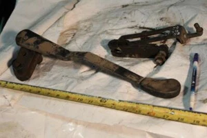 John Deere Cubierta Lateral 300 Series Palanca Piezas - Imagen 1 de 5