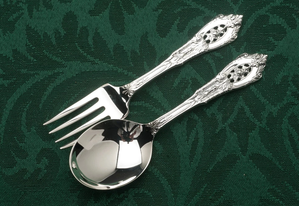 Juego de 2 piezas para bebé Rose Point de Wallace de plata de ley 4,5", ligeramente usado Foto 1 de 1