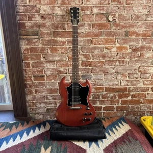 2004 Gibson Sg In A Cherry Finish Used With Soft Case And Extras - Picture 1 of 10