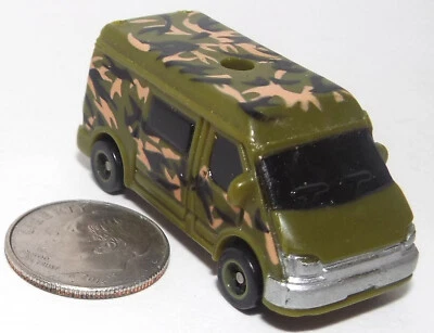 Mini furgoneta radar Hot Wheels muy pequeña en camuflaje verde Foto 1 de 4
