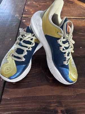 Zapatos de baloncesto Under Armour Curry 11 'Champion Mindset' juveniles 4,5  Foto 1 de 4