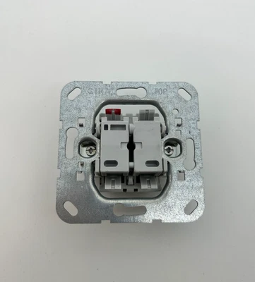 Gira 012600 UP Tastschalter Wechsler Wechselschalter n - Bild 1 von 2