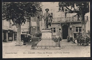 CPA Arles, Place du Forum, Le Poète Mistral - Picture 1 of 2