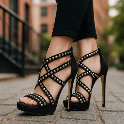 Sandalias de aguja Bebe de cuero negro con tachuelas Foto 1 de 4