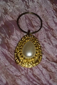 Ciondolo dorato Bigiotteria a goccia perla Charm vintage (10) (V3) ^ - Imagen 1 de 2