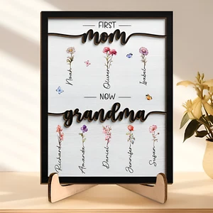 Letrero de madera First Mom Now Grandma Family personalizado de 2 capas con soporte - Imagen 1 de 5