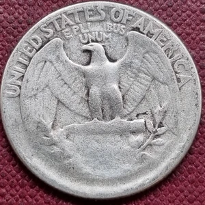 1941 Washington Quarter 25c -- ERROR -- MAJOR STRUCK TROUGH GREASE #93275 - Picture 1 of 2
