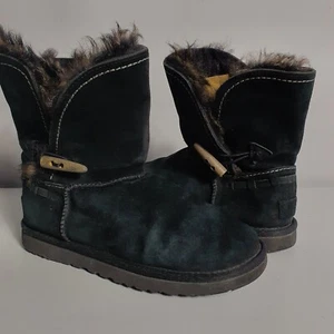 UGG Boots Classic Bailey Toggle Fur Stiefeletten Gr. UK 6,5 US 8 schwarz - Bild 1 von 23
