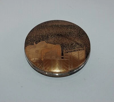 Caja de incienso Kogo, laca dorada, carruaje imperial, por Maehata Gaho, de colección Japón Foto 1 de 4