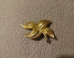 Gold plated broochPin - Picture 1 of 2