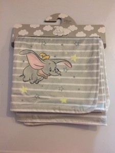 dumbo white fleece shawl