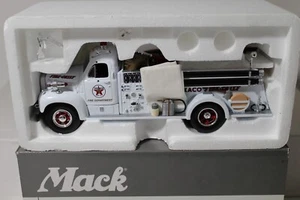 FIRST GEAR 1960 Mack B-Model Pumper Texaco Fire Chief Fire Engine - Picture 1 of 3