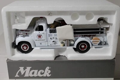 FIRST GEAR 1960 Mack B-Model Pumper Texaco Fire Chief Fire Engine - Image 1 of 3