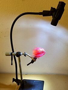 PORTABLE FLY TYING LED LIGHT. FLEX ARM ATTACHES TO VISE STEM. AAA BATTERIES. NEW