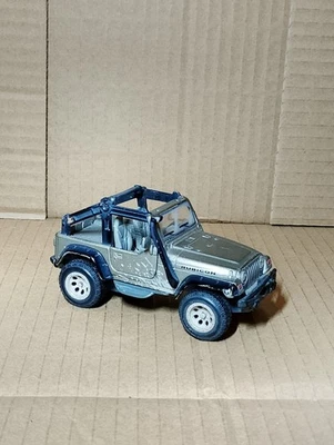 2003 Jeep Wrangler Rubicon 4x4 Silver Grey Maisto Diecast 1:35 Toy Car — 第 1/4 张图片