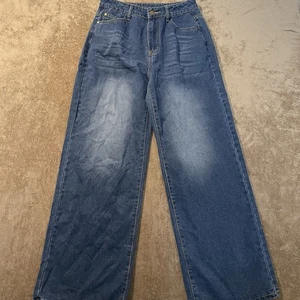 Damen Jeans Größe Medium weites Bein hoher Bund minimalistisch bescheiden blau Hose - Bild 1 von 6