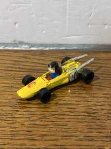 Vintage AVIVA Peanuts Snoopy Handfuls Lucy in gelb Rennwagen 1:64 lose - Bild 1 von 11