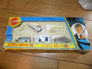 Set regalo Corgi Junior 3082 James Bond in scatola - Foto 1 di 21