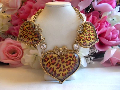 BETSEY JOHNSON CHUNKY LEOPARD THREE HEARTS AND BOWS STATEMENT NECKLACE PREOWNED - Image 1 of 4