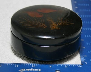 Base de laca negra con peces koi en la parte superior, caja de baratijas con detalles dorados - Imagen 1 de 6