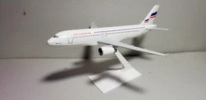 MODELOS EN MINIATURA DE VUELO AIR CHARTER A320 MODELO A ESCALA 1:200 CON SOPORTE DE EXHIBICIÓN - Imagen 1 de 2