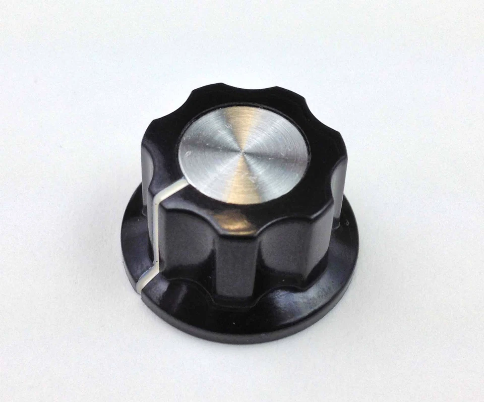 1 x BOSS STYLE EFFECT PEDAL KNOB / SMALL BLACK & ALU & RICKENBACKER KNOB 6.1   - Photo 1/1