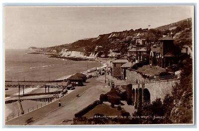 Foto postal de Ventnor Isla de Wight mirando al oeste de Inglaterra de 1950 RPPC Foto 1 de 2