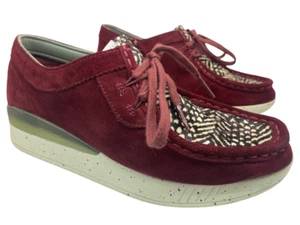 Scarpe mocassini Clarks scamosciate bordeaux nero bianco stampa zeppa bassa donna UK6,5 D - Foto 1 di 20