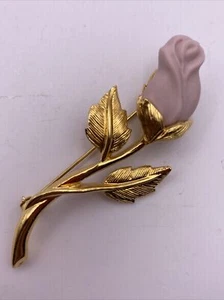 Gold Tone Rose Brooch Pin W/ Porcelain Pink Rose Bud AVON B10C - Picture 1 of 8