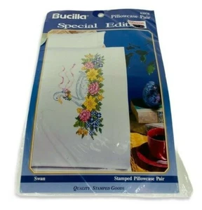 Kit de fundas de almohada estampadas Bucilla vintage cisne floral juego de 2 fundas 63978 - Imagen 1 de 7