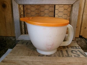 Vintage Tupperware Mix-N-Stor 2 Quart Measuring Bowl Pitcher #500 w/Orange Lid - Picture 1 of 5