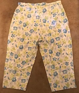 ❤️LIZ CLAIBORNE ~ CAPRI PANTS ~ SIZE XL ~ BLUE ⁕ GREEN FLOWERS ~ STRETCH ~ EUC❤️ - Picture 1 of 3