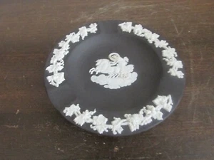 Vintage Wedgwood England Jasperware Black Round Dish Ashtray 4 3/8" - Picture 1 of 6