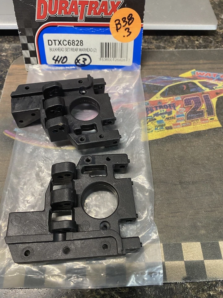 DuraTrax DTXC6828 Bulkhead Set Rear Warhead (2)