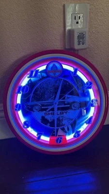 King America 12 pulgadas Reloj de pared Ford Mustang Shelby GT500 azul rojo neón Foto 1 de 4