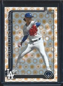 Joe Kelly 2025 Topps Series 2 #575 - Holiday Sun Parallel - Los Angeles Dodgers - Picture 1 of 2