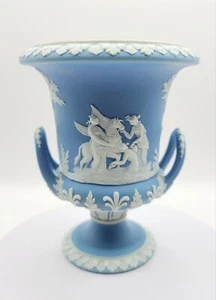 Wedgwood Light Blue Jasperware 4" Miniature Campana Urn Vase - Bild 1 von 10