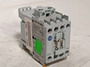 Allen-Bradley 100-C23*10 (ser. C) Contattore, 3 poli, morsetti a vite, bobina 120v - Foto 1 di 10