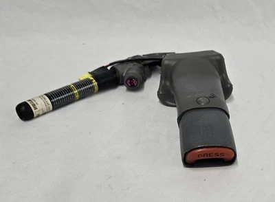 2001-2004 Dodge Caravan Front Driver LH Seat Belt Buckle - Image 1 of 4