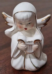 Estatuilla de ángel cantor vintage blanca con detalles dorados ~ Japón realmente linda - Imagen 1 de 7