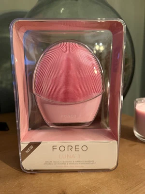 FOREO LUNA™ 3 Facial Cleansing Brush for Normal Skin - Image 1 of 2