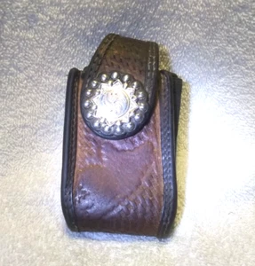 Montana Silversmiths Engraved Leather Flip Phone Belt Holder Great Usable Shape - Zdjęcie 1 z 11