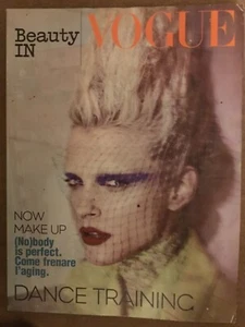 VOGUE - VOGUE ITALIA - NOVEMBER 2010 - BEAUTY IN VOGUE - DANCE TRAINING - Picture 1 of 1